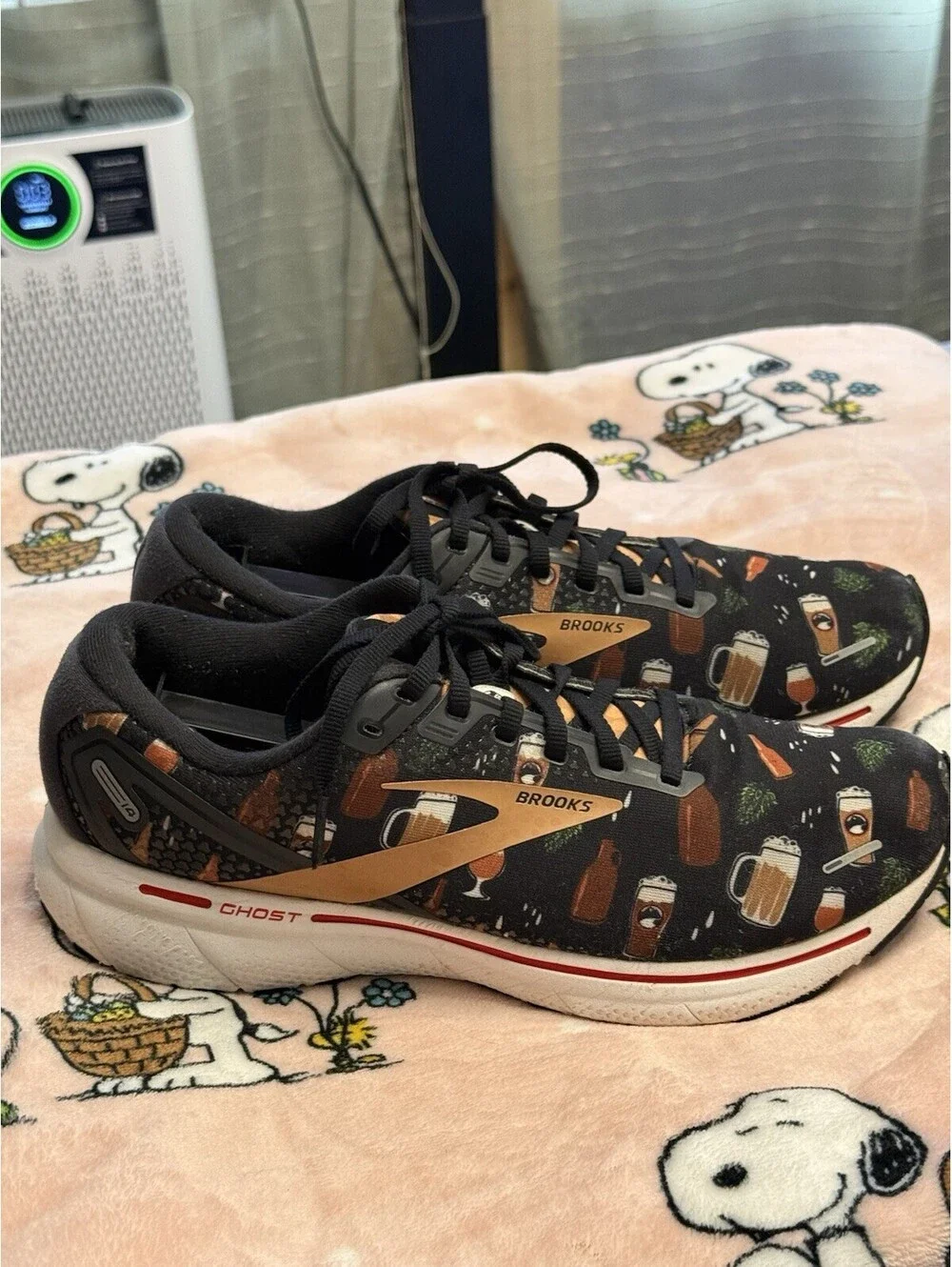 Brooks Ghost Men's Black Beer Print Low Top Lace-Up Athletic Sneakers